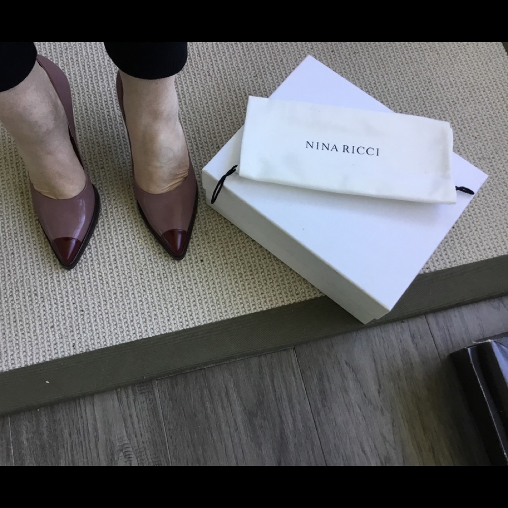 Nina Ricci women’s bi-color pump